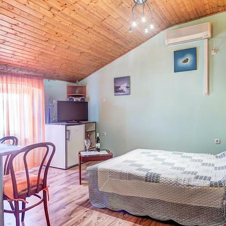 Apartment In Center Пула Экстерьер фото